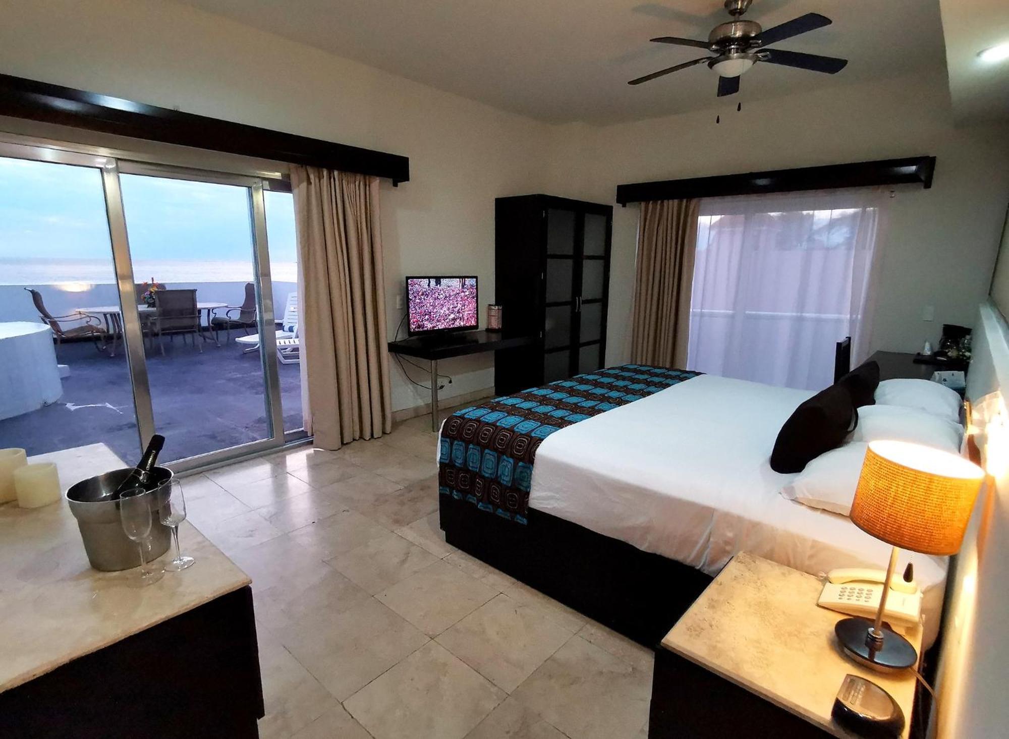 Coral Island Beach View Hotel マサトラン エクステリア 写真